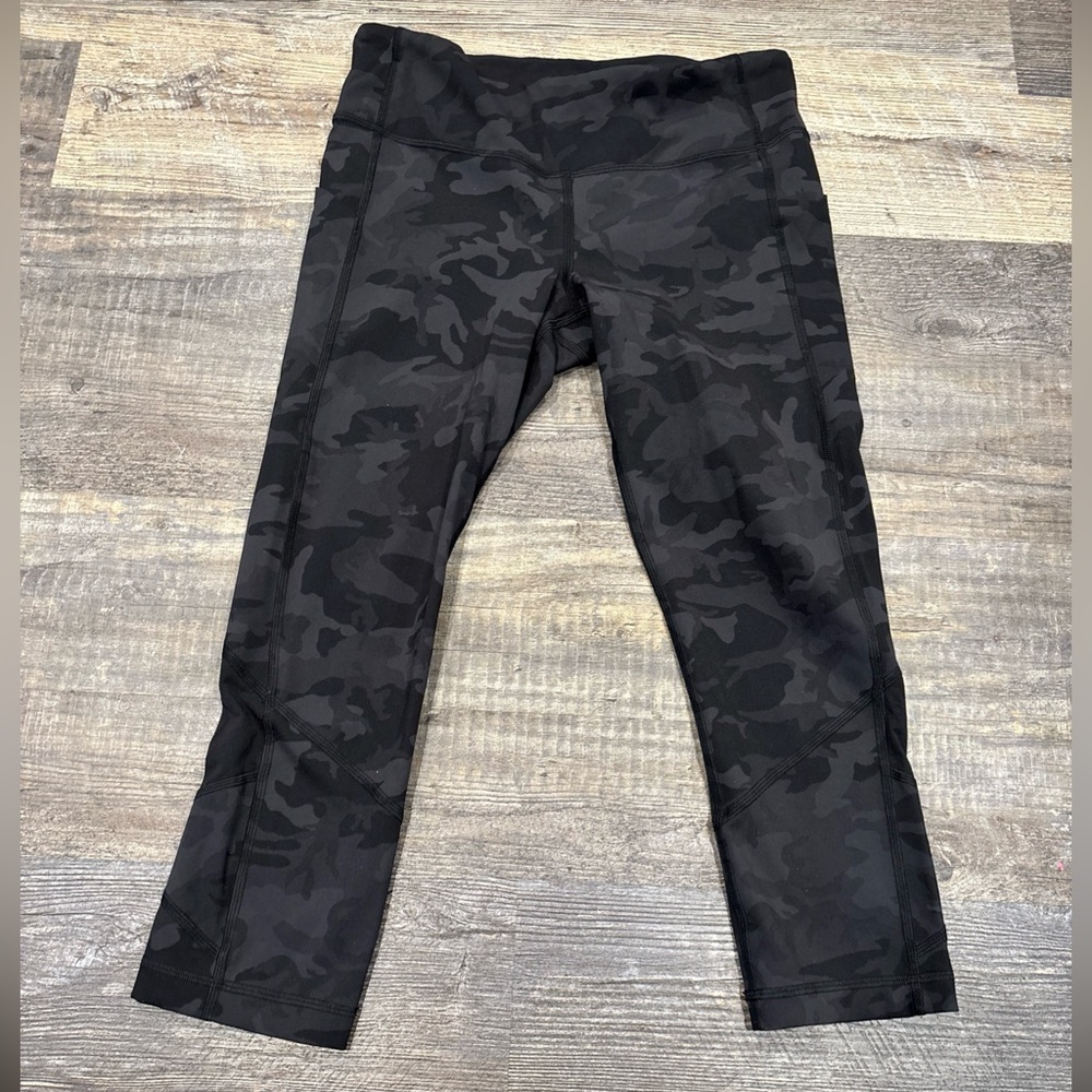 Lululemon Size 8 Black Camo Leggings Buttery Soft